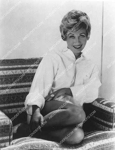 beautiful Jane Powell relaxing at home 3084-15
