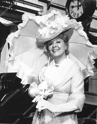 Vivian Vance decked out w parasol 3098-18