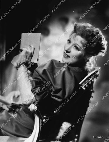 Greer Garson taking a good book 3118-35