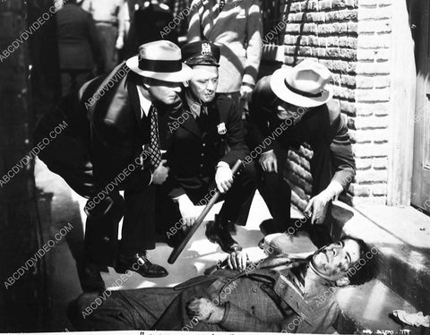 Humphrey Bogart dead in the alley film Dead End 3197-27
