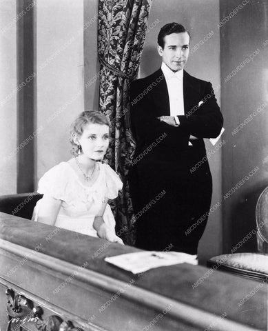 Helen Chandler and David Manners in classic film Dracula 3266-35