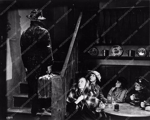 Claude Rains Una O'Connor classic horror film The Invisible Man 3267-07
