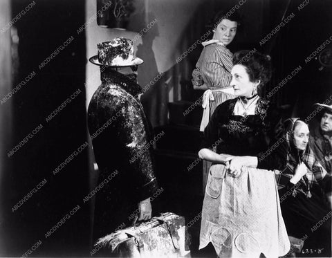 Claude Rains Una O'Connor classic horror film The Invisible Man 3267-08