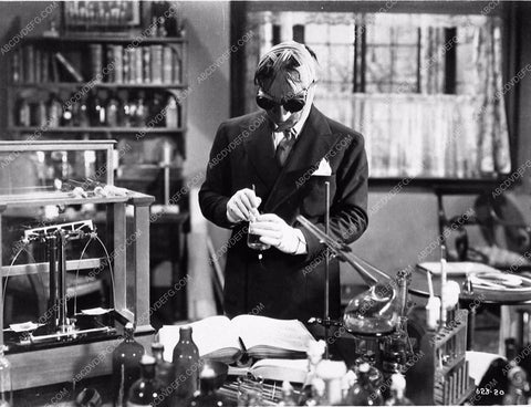 Claude Rains classic horror film The Invisible Man 3267-10