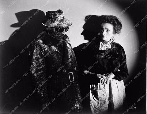 Claude Rains Una O'Connor classic horror film The Invisible Man 3267-11