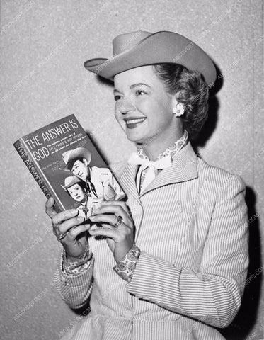 Dale Evans readinf Roy Rogers and dale sponsored book Answer Is God 3285-35