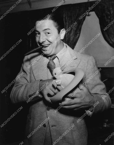 Joe Penner w cigar and duck in his hat 3341-16