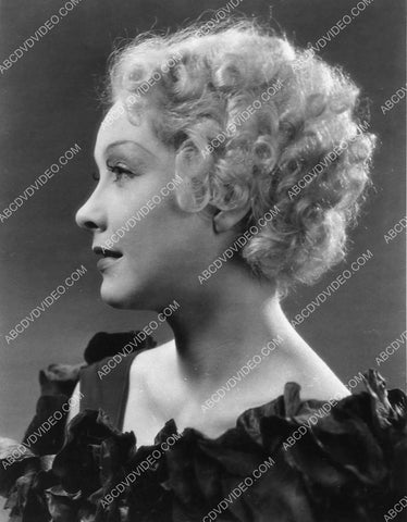Helen Twelvetrees profile portrait 3341-25