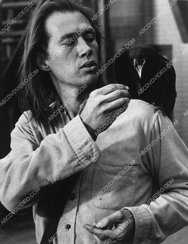 David Carradine feeding a crow TV Kung Fu 3363-31