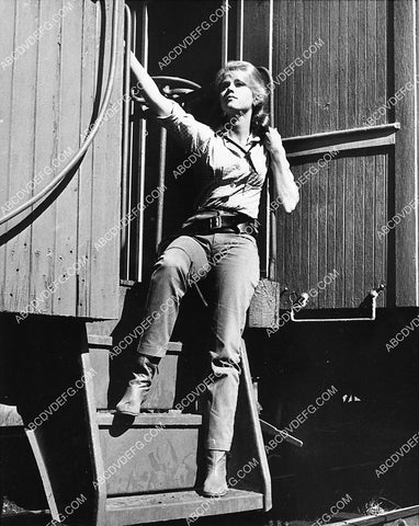 Jane Fonda feeling the sunshine 3381-03