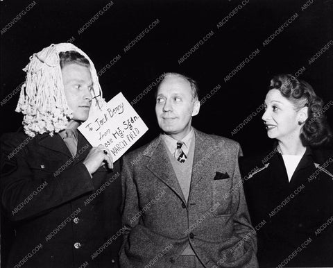 Jack Benny Mary Livingstone candid March Field USO show 3401-09