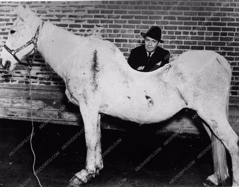 Jack Benny and swayback horse that made the rounds 3401-16