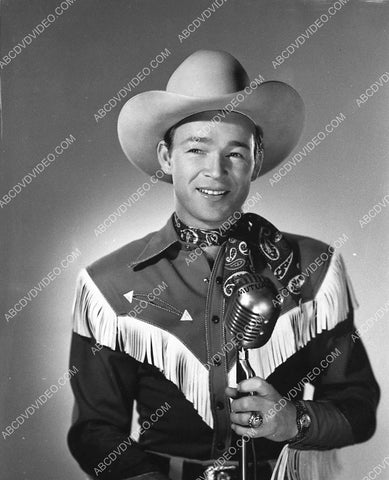 Roy Rogers at the microphone 3455a-29