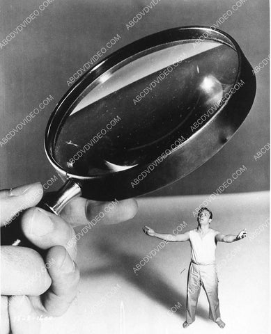 Grant Williams getting smaller classic sci-fi film The Incredible Shrinking Man 3495-17