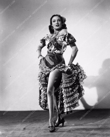 Linda Darnell beautiful in Spanish Senorita outfit 3502-06
