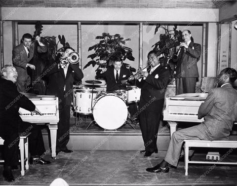 Louie Armstrong and cast Strip 3515-35
