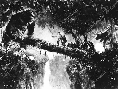 folks in big trouble classic film King Kong 3519-09