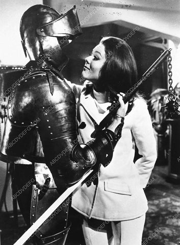 Diana Rigg and a suit of armor TV The Avengers 3519-19