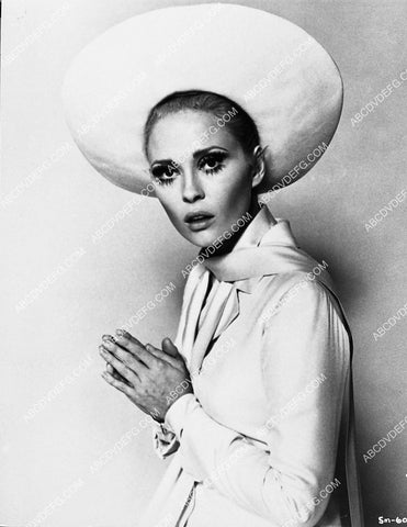 Faye Dunaway portrait 3533-10