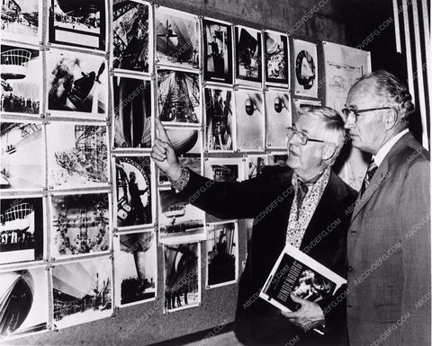Robert Wise behind the scenes Hindenburg 3544-15