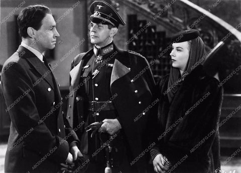 Ruth Massey Henry Daniel Hotel Berline 3598-34