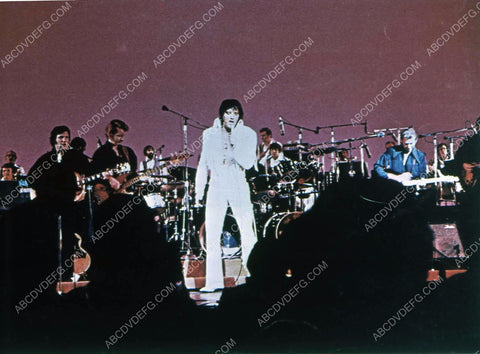 Elvis Presley live on stage 35m-11281