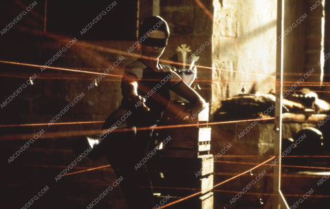 Catherine Zeta-Jones preps for the lazer maze film Entrapment 35m-11546