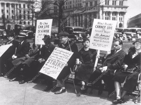 news photo street scene during The Great Depression 35m-11741