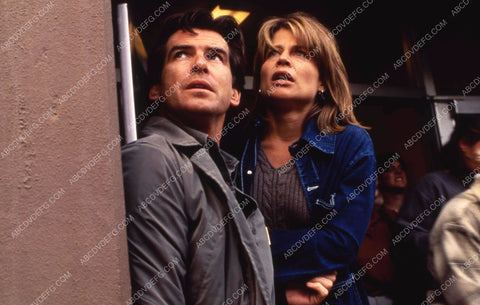 Pierce Brosnan Linda Hamilton film Dante's Peak 35m-12617