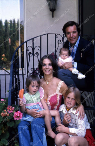 Natalie Wood and Robert Wagner at home w the kids 35m-13104