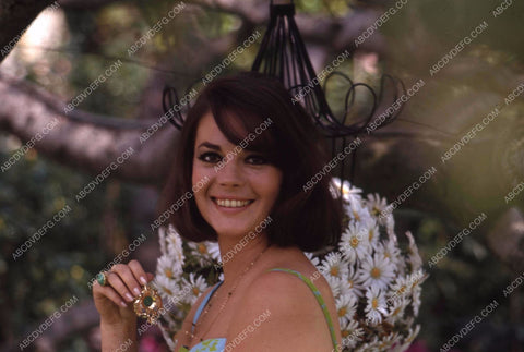 Natalie Wood outdoors shoot 35m-13175