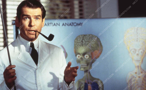 Pierce Brosnan teaches martian anatomy sci-fi film Mars Attacks 35m-13474