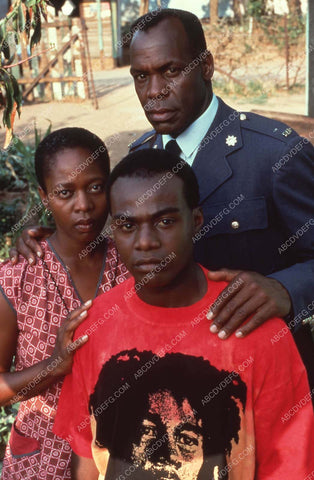 Danny Glover Alfre Woodard Maynard Eziashi film Bopha 35m-13556-2