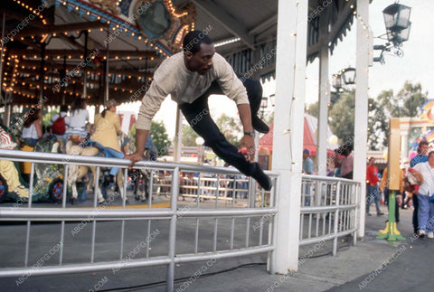 Eddie Murphy getting off the carousel film Beverly Hills Cop III 35m-13591-2
