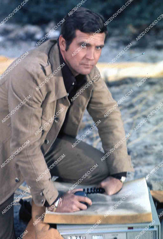 Lee Majors and the radio equipment TV The Six Million Dollar Man 35m-14203