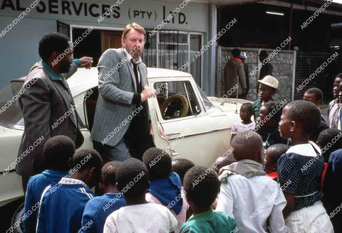 Donald Sutherland Zakes Mokae film A Dry White Season 35m-14406