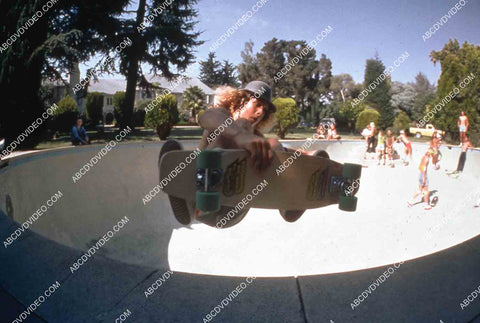 professional skateboard riders documentary film Dogtown and Z-Boys 35m-14429