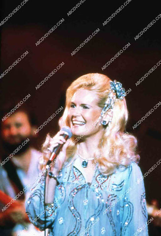 country western singer Lynn Anderson live on stage 35m-14986