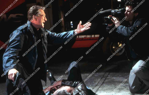 Robert De Niro fighting w the camerman film Showtime 35m-15312