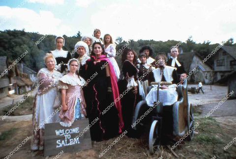 Kelly Preston Georgia Brown Barbara Carrera Bud Cort and cast film Love at Stake 35m-15505