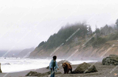 Cjon Damitri Patterson and the bear film The Sea Gypsies aka Shipwreck 35m-16220