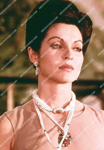 beautiful Michille Phillips portrait 35m-16607