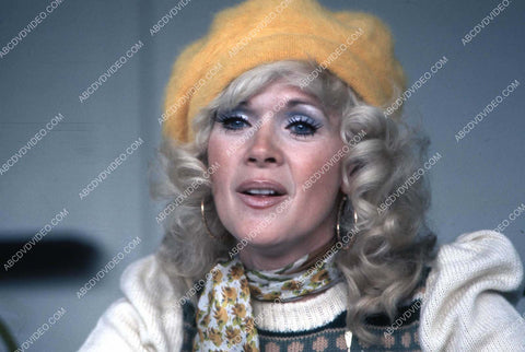Connie Stevens in a fuzzy yellow hat 35m-17033