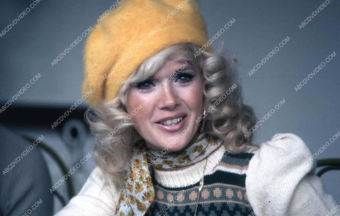 Connie Stevens in a fuzzy yellow hat 35m-17035