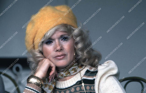 Connie Stevens in a fuzzy yellow hat 35m-17038