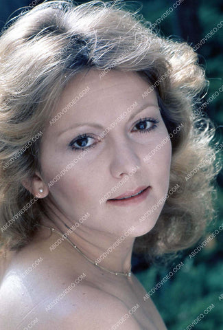 beautiful Brenda Vaccaro portrait 35m-17239