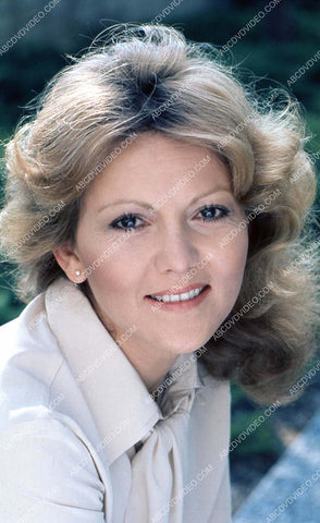 beautiful Brenda Vaccaro portrait 35m-17240
