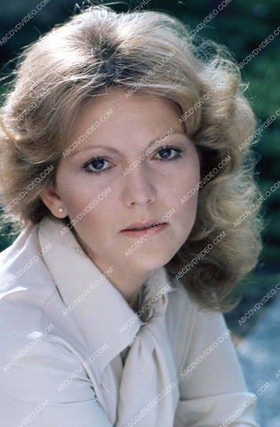beautiful Brenda Vaccaro portrait 35m-17241