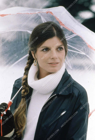 Katharine Ross under her umbrella 35m-17280