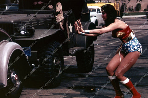 Lynda Carter in action TV Wonder Woman 35m-2021